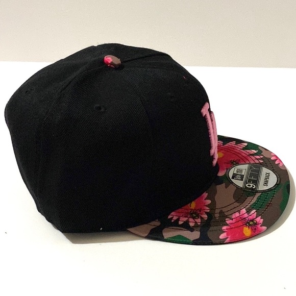New Era LA Dodgers ‘Pink Floral” 9FIFTY Snapback - Picture 4 of 5
